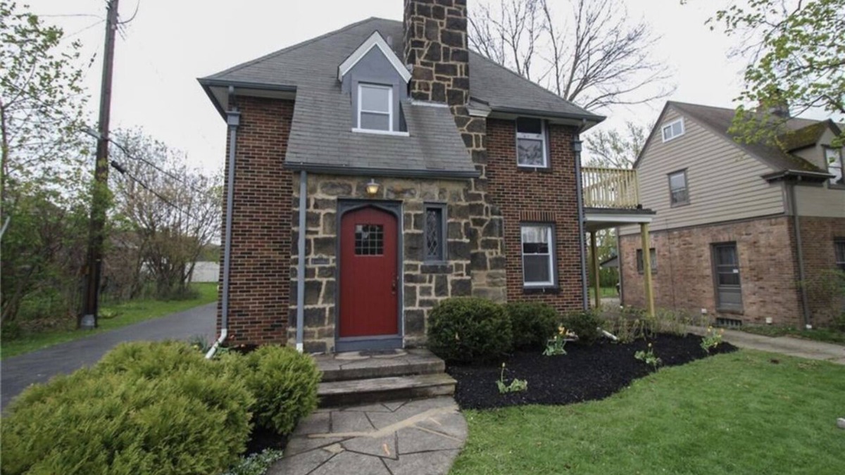 Youngstown House | Red Door Tudor in Historic Newport Glen/Mill Creek Park
