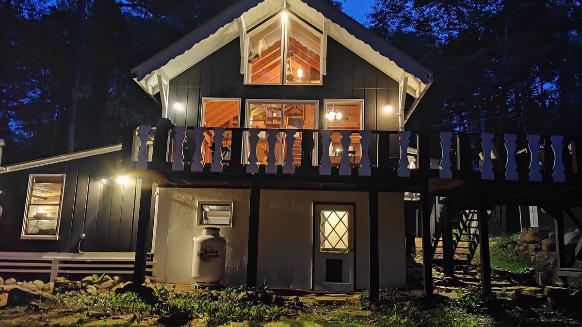 Jay Ski Chalet | Red Fox Chalet with access to lake, mountain trails and river