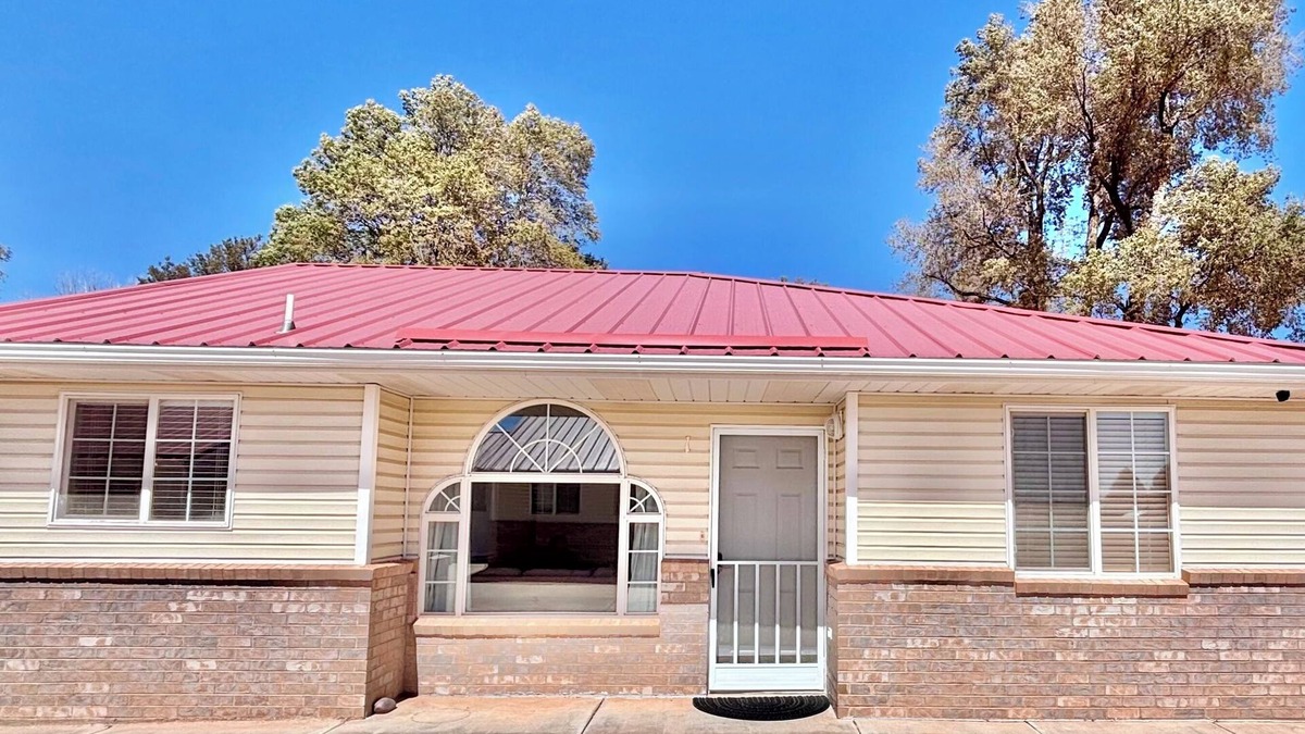Kanab House | Red Glow Plateau I In Town Location I Clean & Comfortable