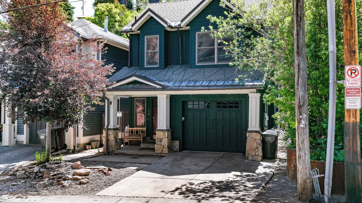 Park City Cabin | Red Hawk by AvantStay | Charming Cabin w/Theatre & Spa 5mins to Deer Valley Mtn