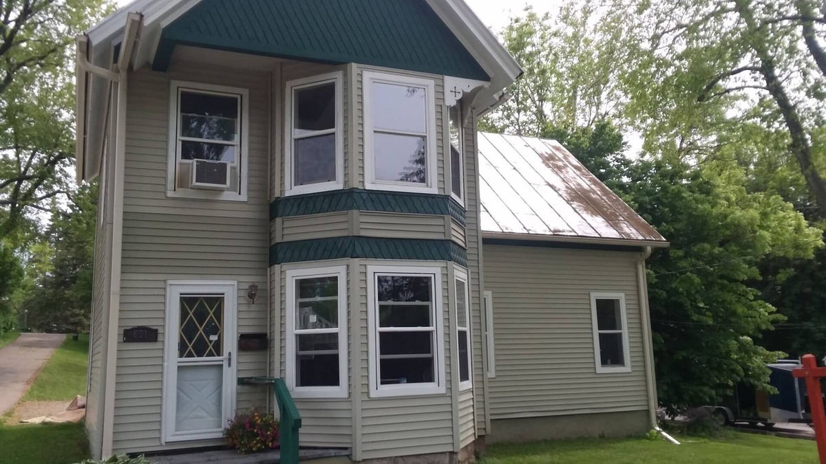 Ripon House | Red Hawk Landing, cozy house in the heart of Ripon College Campus.