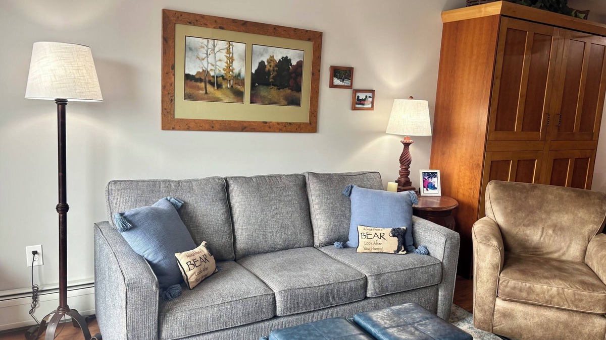 River Run Condo | Red Hawk REMODELED 1140 sq ft, FEELS like a 3 BEDROOM, 2 bed, 3 bath with Murphy