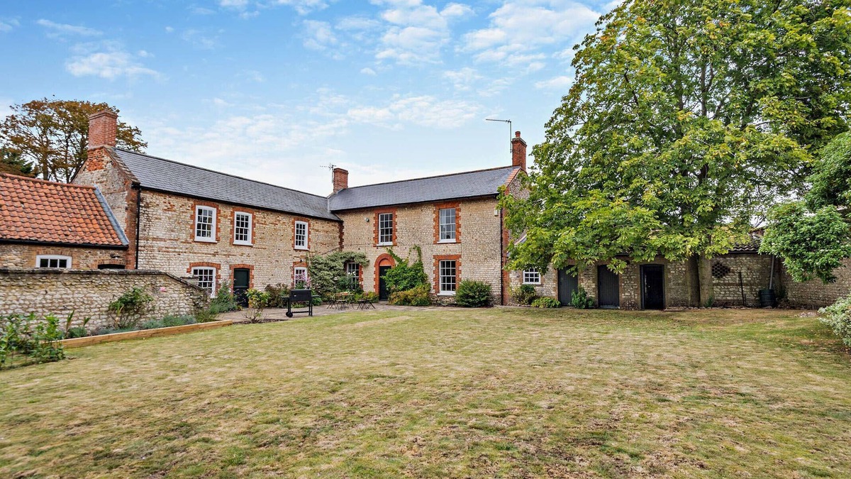 Methwold House | Red House - Five Bedroom House, Sleeps 12