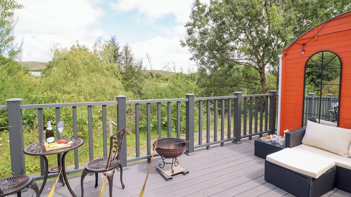 Oswestry Cottage | Red Kite at Wild Valley Huts
