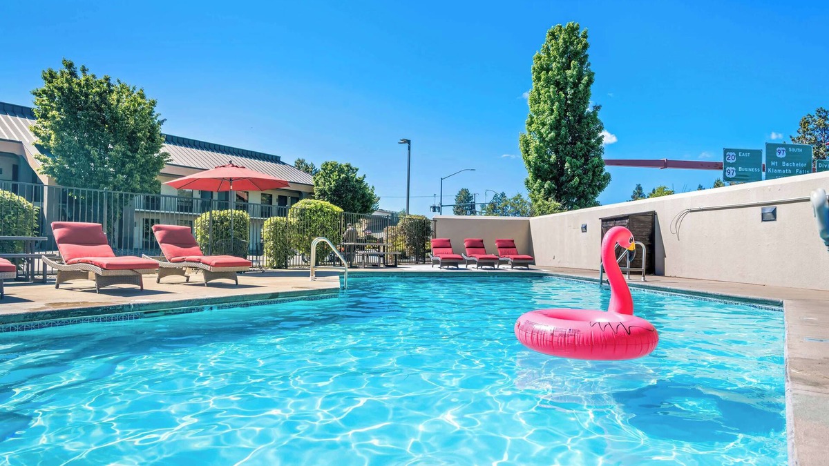 Orchard District Hotel | Red Lion Inn & Suites Deschutes River Bend