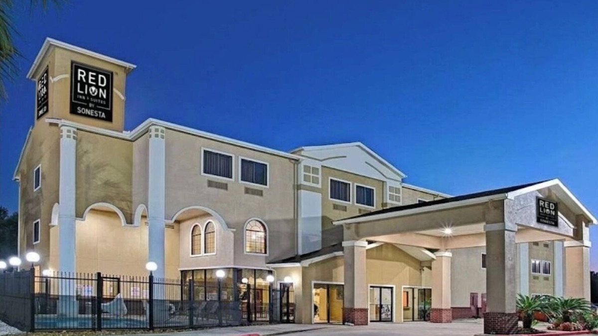 Humble Hotel | Red Lion Inn & Suites IAH Airport East