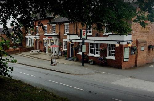 Wybunbury Bed & Breakfast | Red Lion Inn Wybunbury