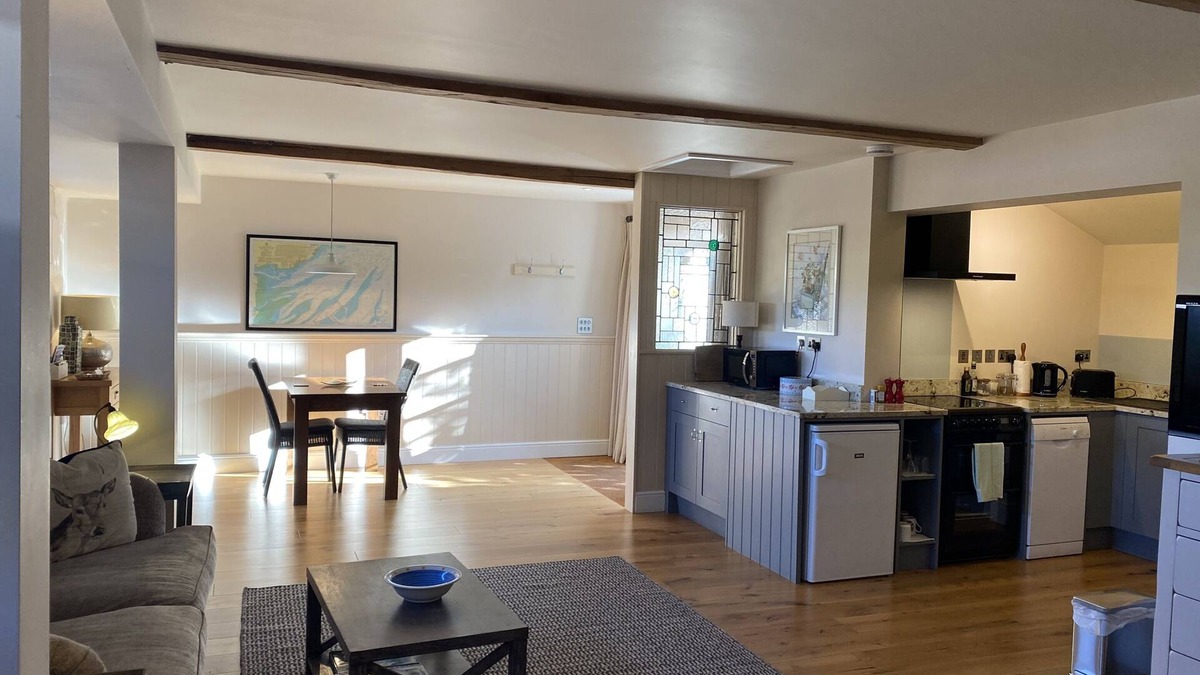 Chelmondiston Apartment | Red lion little barn