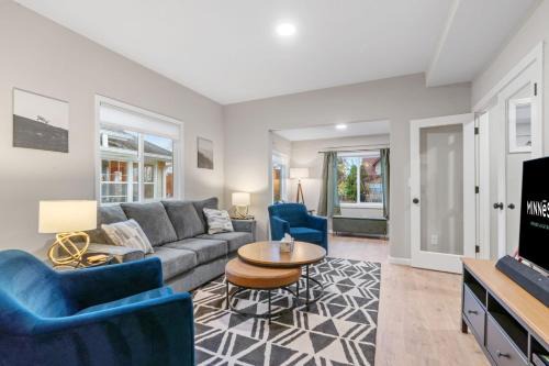 Regina House | Red Maple