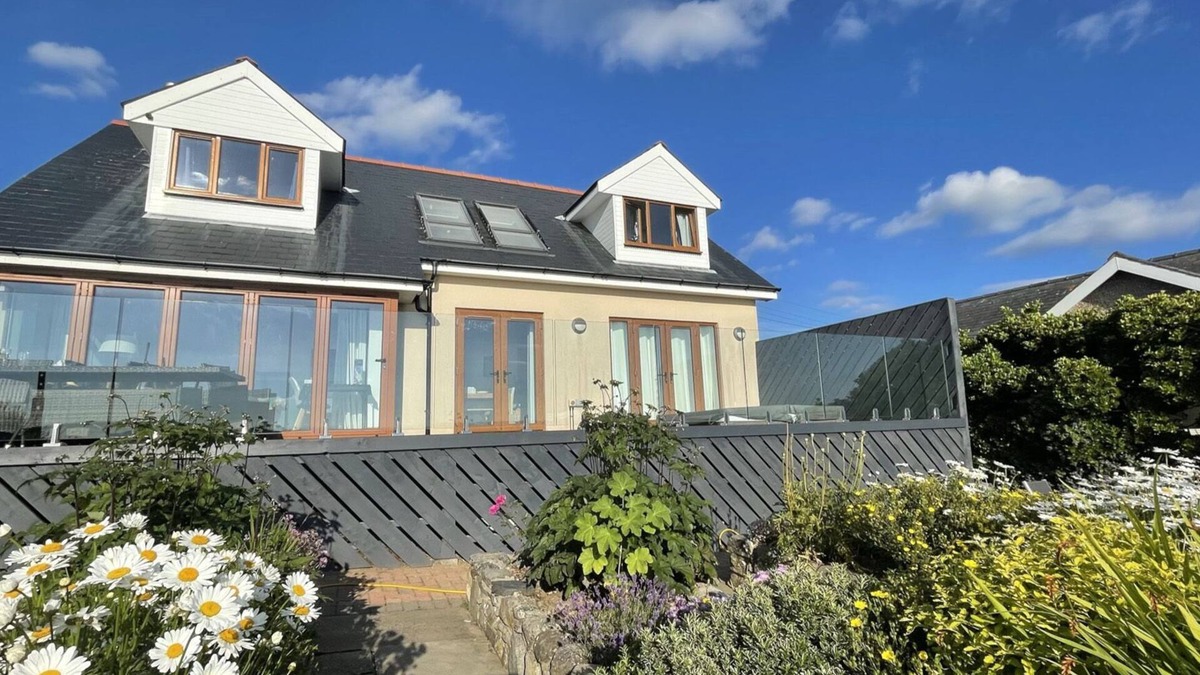 Llandanwg Cottage | Red Ridge