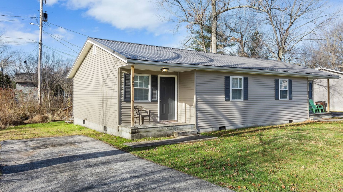 Stanton House | Red River Duplex - Unit 1 - 12 miles to the Gorge!