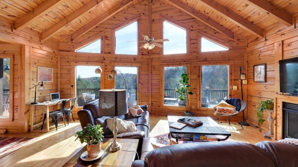 Primrose Cabin | Red River Gorge Cabin with Hot Tub~AMAZING VIEW~Pool Table~Perfect for groups
