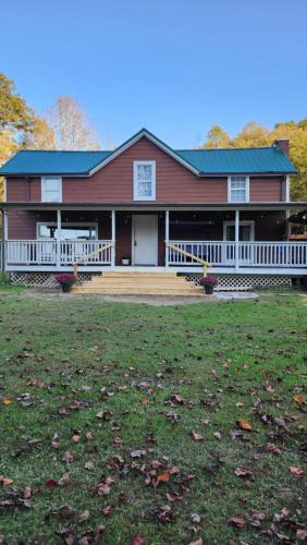 Stanton House | Red River Gorge Farmhouse 50 Acres