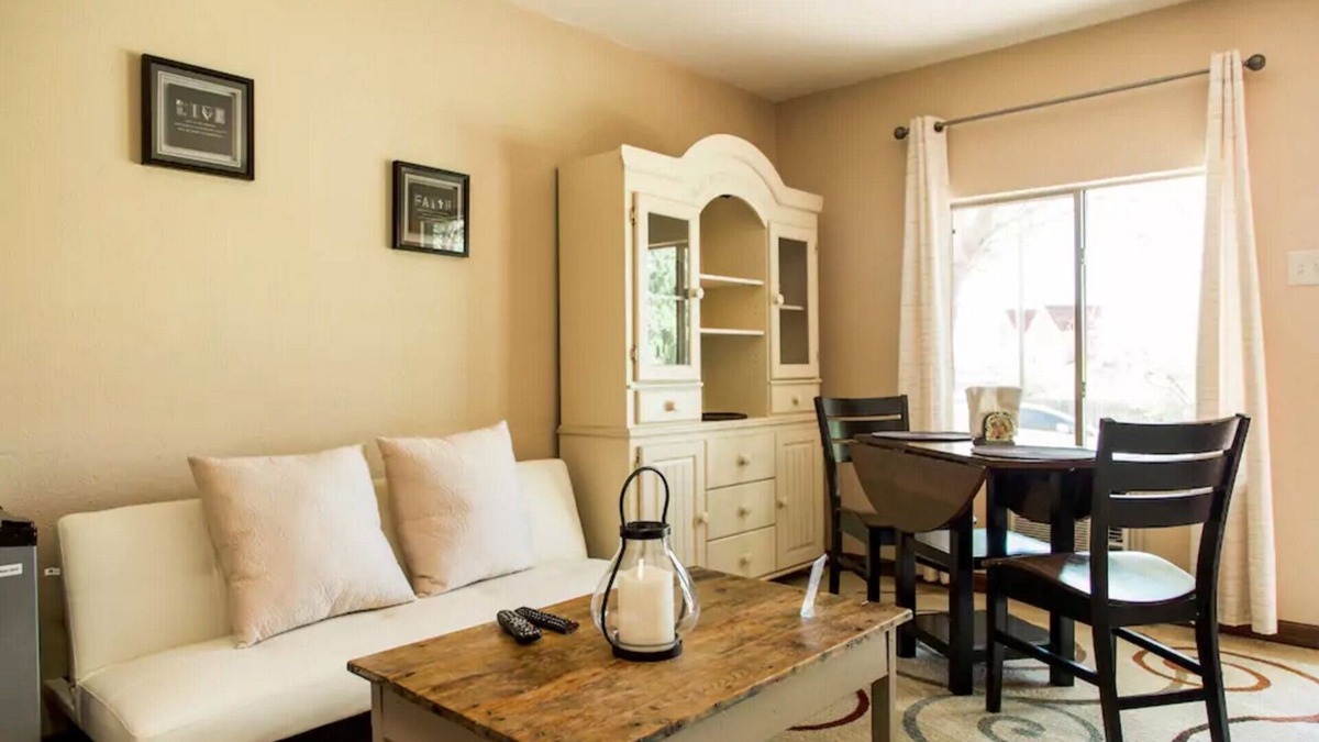 Manchaca House | Red Robin Casita Is A Comfortable Home Away From Home
