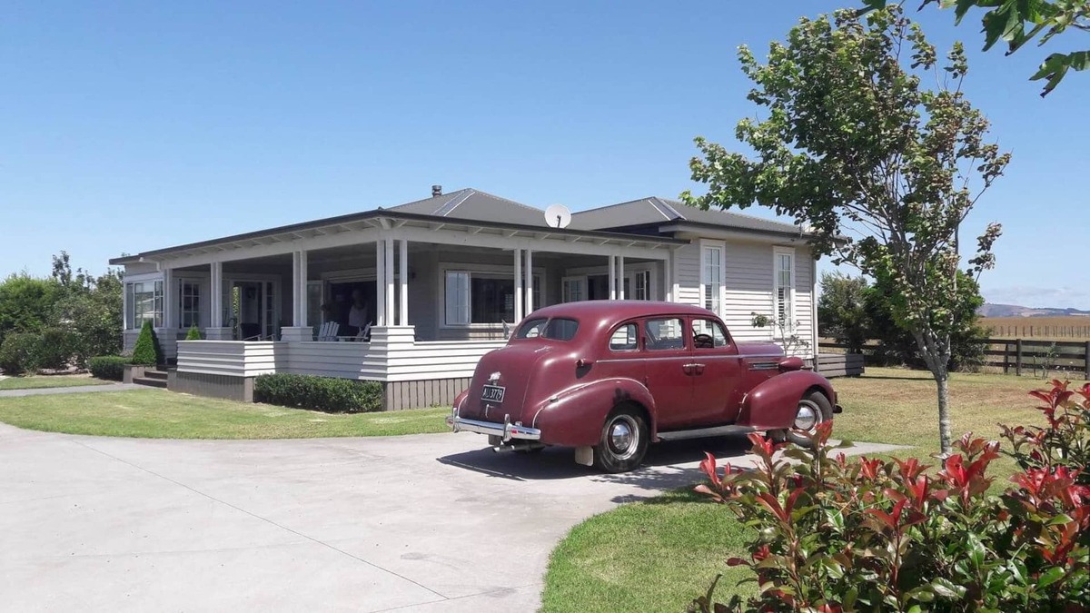 Puni Other | Red Robin Country Cottage - 1940's Character Homestead