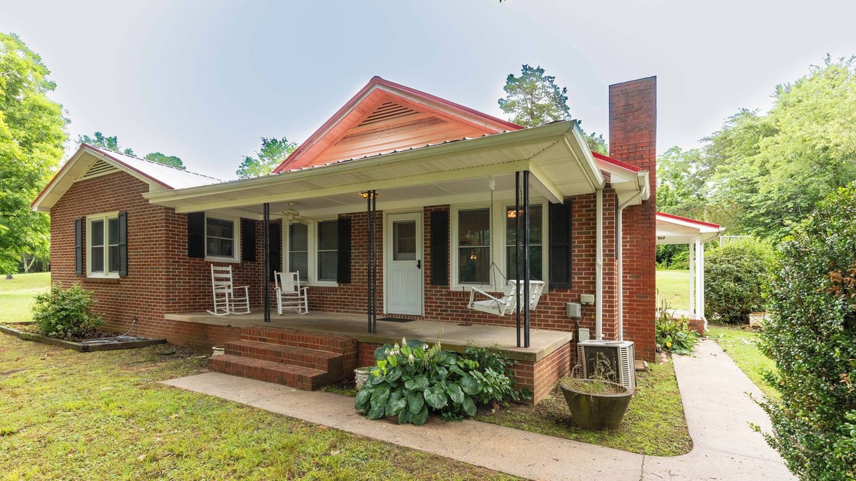 Morganton House | Red Robin Retreat - Near Lake James, NC