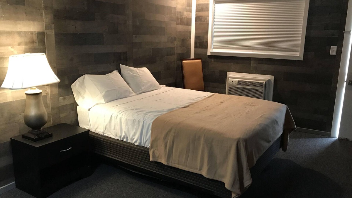Duchesne Hotel | Red Rock Extended Stay