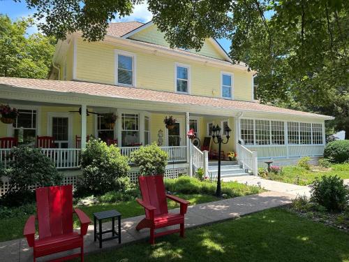 Black Mountain Hotel | Red Rocker Inn