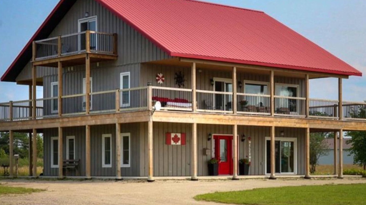 Meaford Ski Chalet | Red Roof Chalet in close proximity to beaches, trails, golf and Blue Mountains.