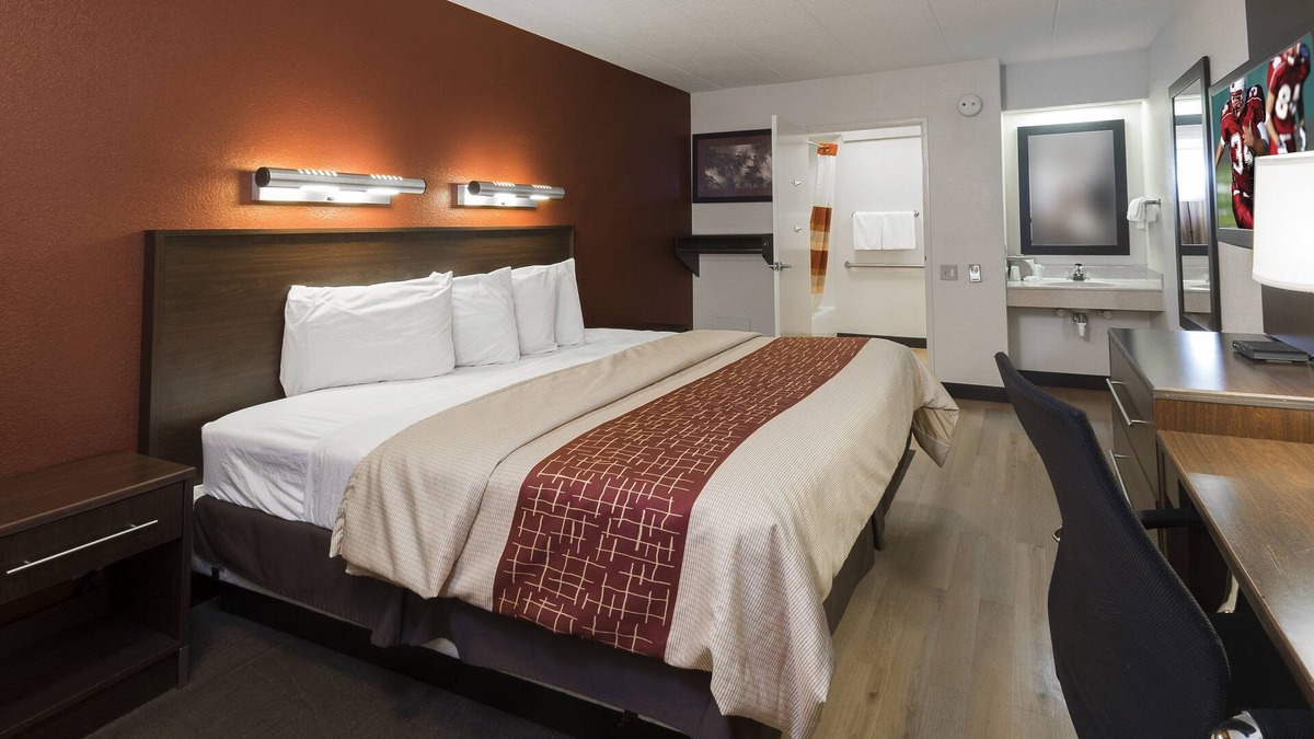 Benton Harbor Hotel | Red Roof Inn Benton Harbor - St Joseph