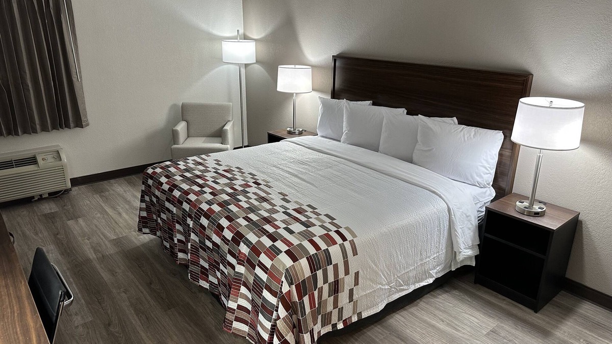 Spring Hill Hotel | Red Roof Inn Charleston - Dunbar