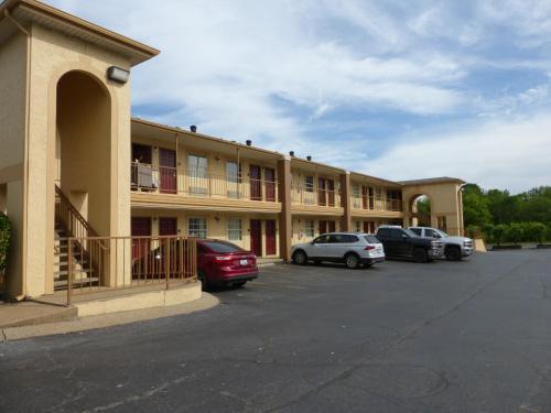 Kedron Hotel | Red Roof Inn Columbia, TN