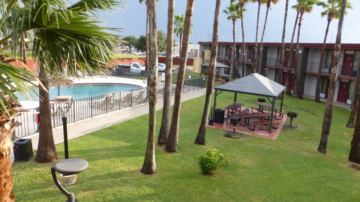 Central City Hotel | Red Roof Inn Corpus Christi North - Near Downtown