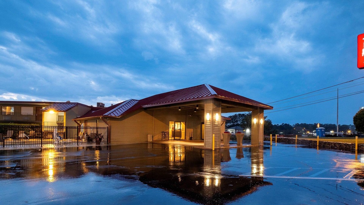 Dothan Hotel | Red Roof Inn Dothan