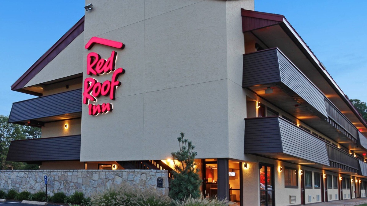 Coliseum Central Hotel | Red Roof Inn Hampton Coliseum & Convention Center