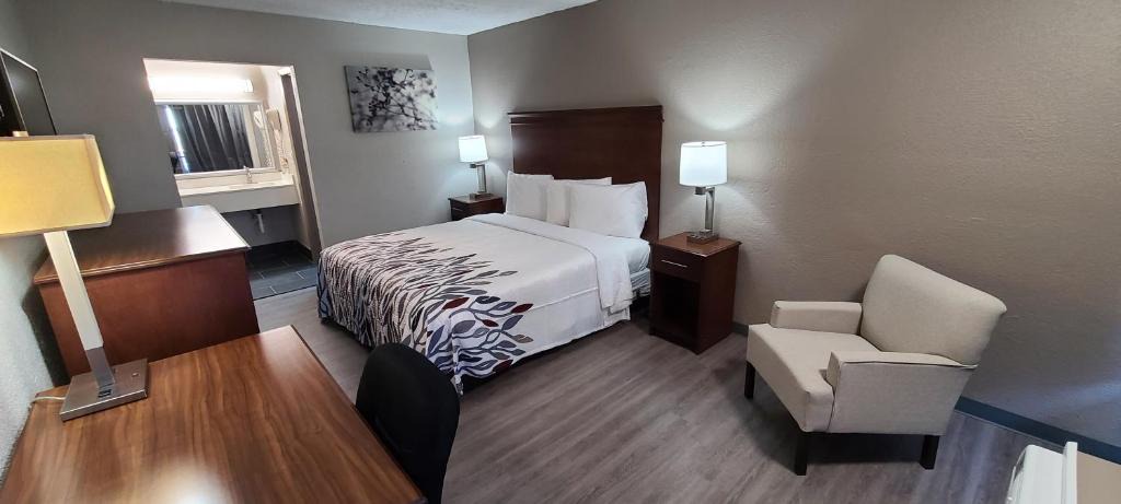 LaGrange Hotel | Red Roof Inn LaGrange