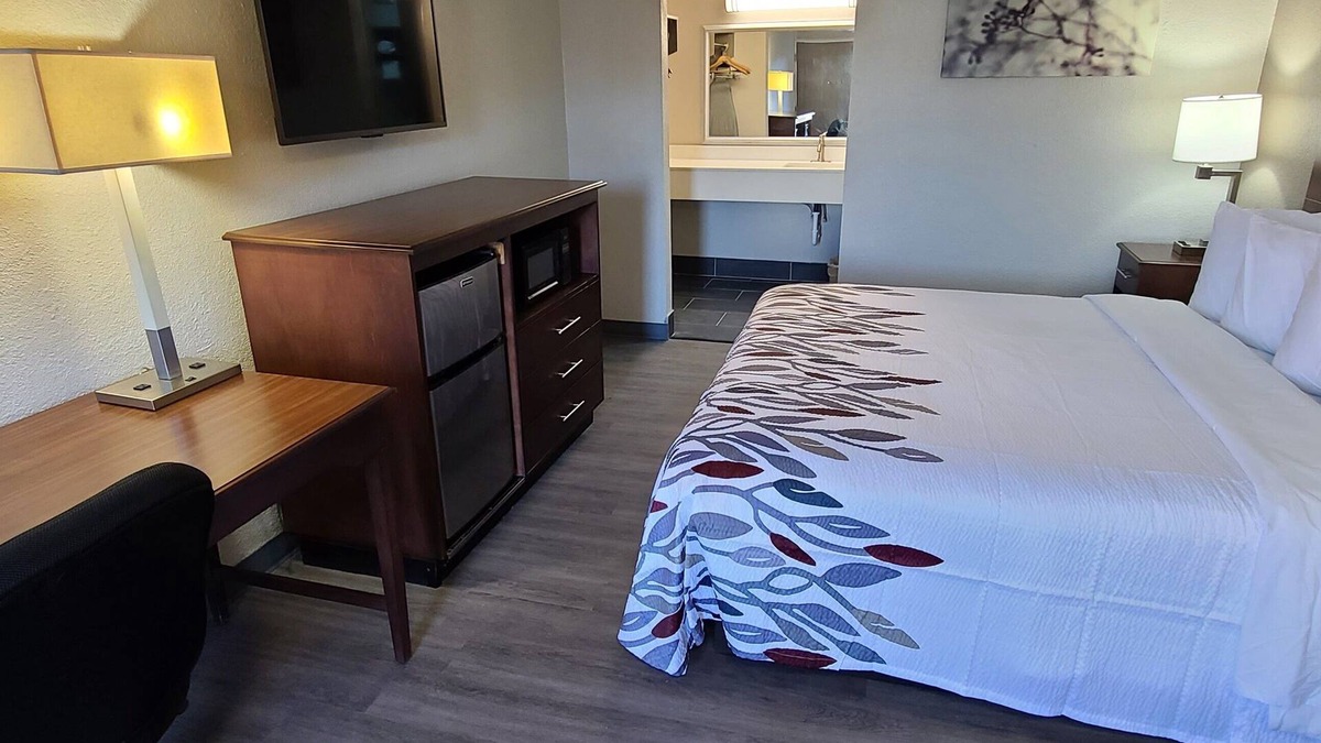 LaGrange Hotel | Red Roof Inn LaGrange