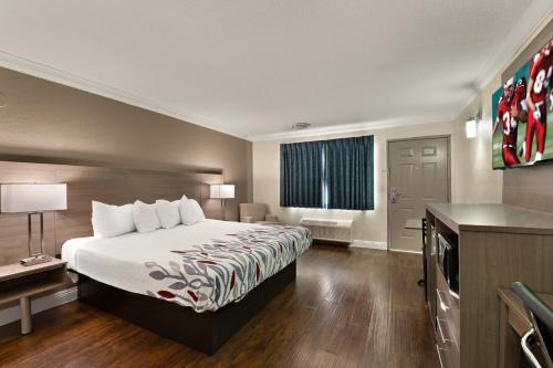 Bellflower Hotel | Red Roof Inn Los Angeles - Bellflower