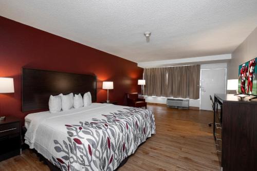 Marion Hotel | Red Roof Inn Marion, VA