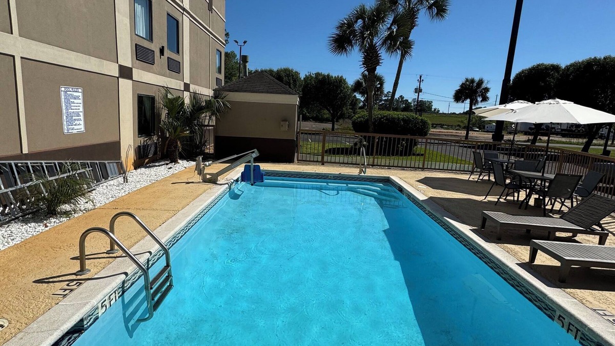 Kreole Hotel | Red Roof Inn Moss Point