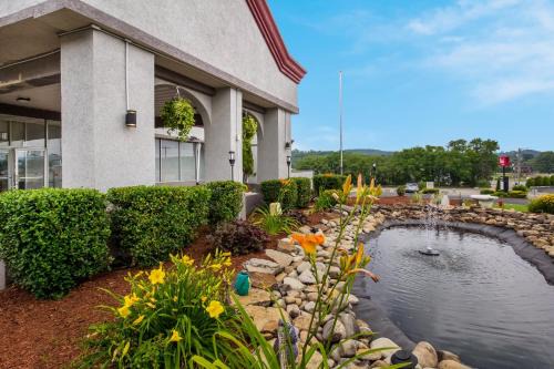 New Stanton Hotel | Red Roof Inn New Stanton
