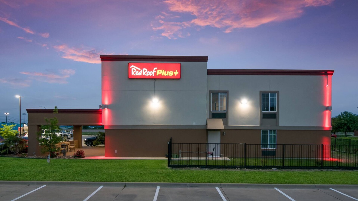 Burleson Hotel | Red Roof Inn PLUS+ Fort Worth - Burleson