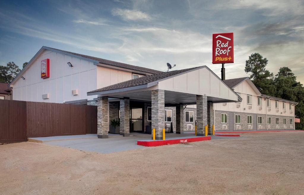 Huntsville Hotel | Red Roof Inn PLUS+ Huntsville