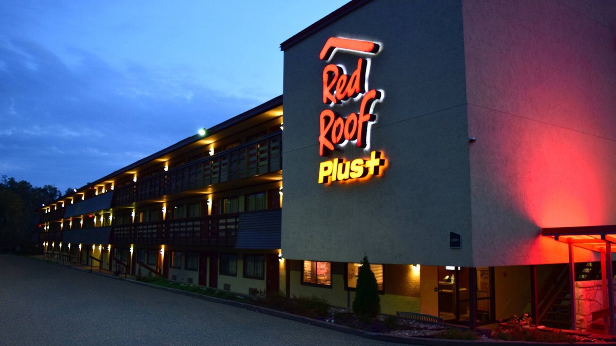 Monroeville Hotel | Red Roof Inn PLUS+ Pittsburgh East - Monroeville