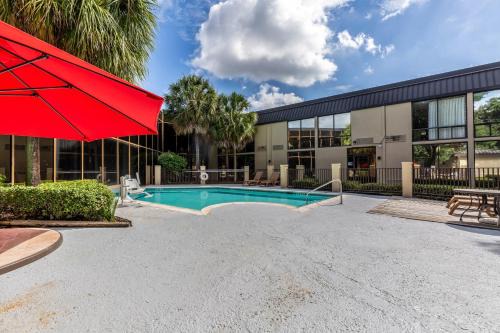 Greater Greenspoint Hotel | Red Roof Inn PLUS & Suites Houston - IAH Airport SW