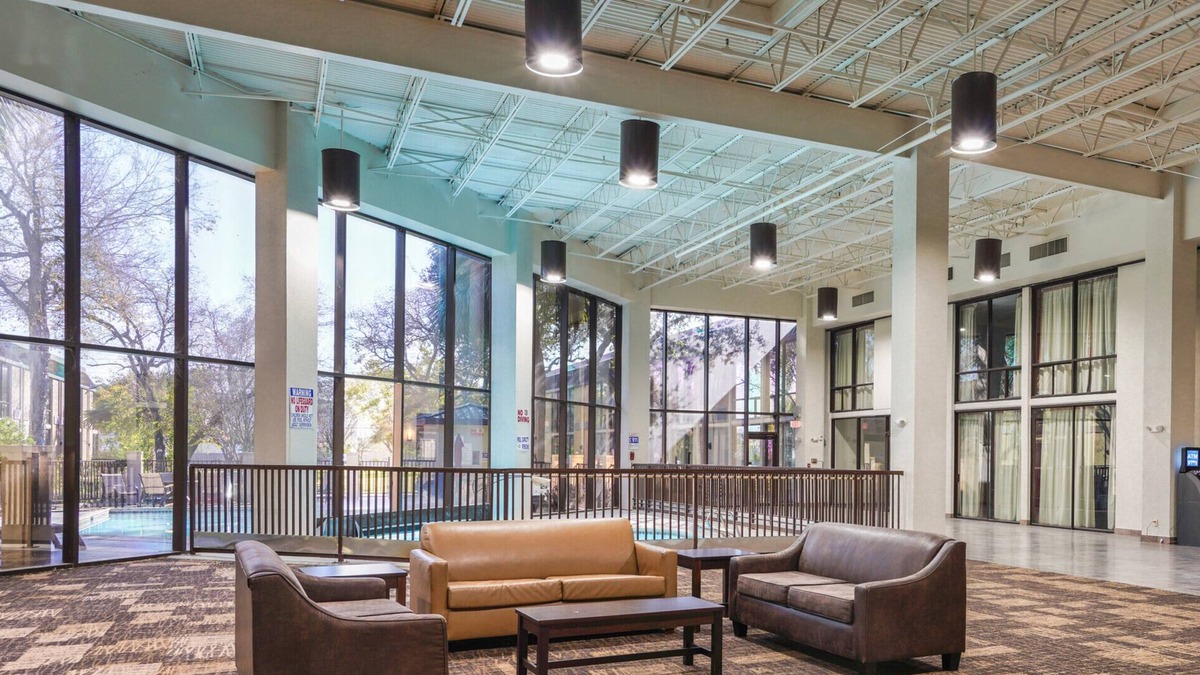 Greater Greenspoint Hotel | Red Roof Inn PLUS+ & Suites Houston - IAH Airport SW