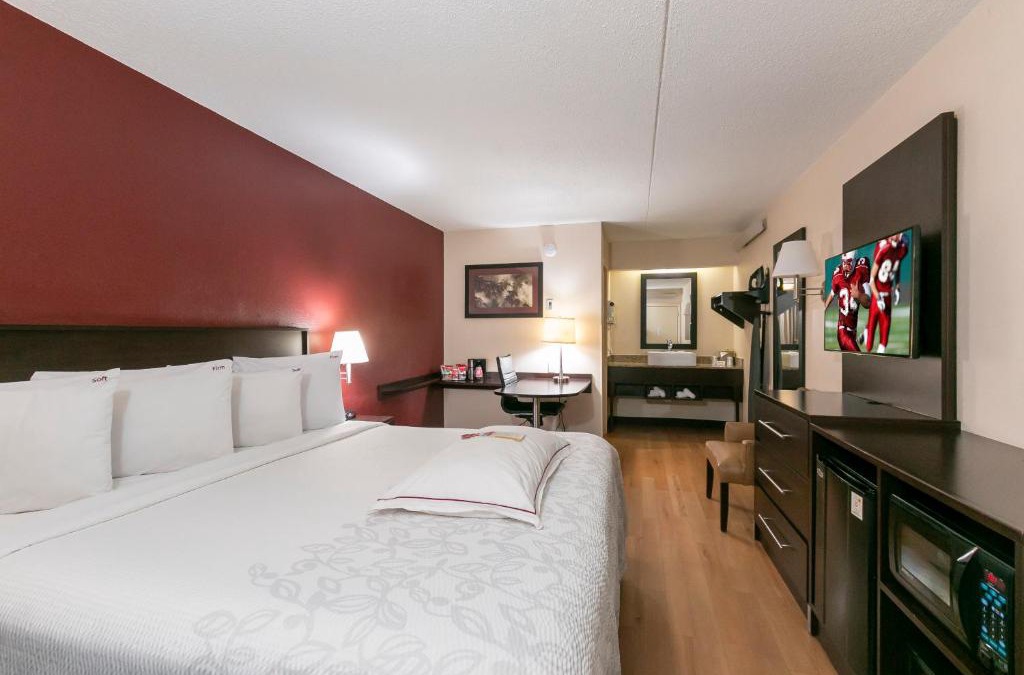 Newark Hotel | Red Roof Inn PLUS+ Wilmington - Newark