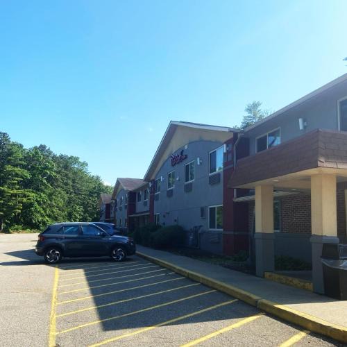 West Glens Falls Hotel | Red Roof Inn Queensbury