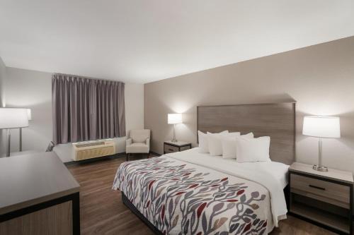 Carrollton Hotel | Red Roof Inn & Suites Carrollton, GA - West Georgia