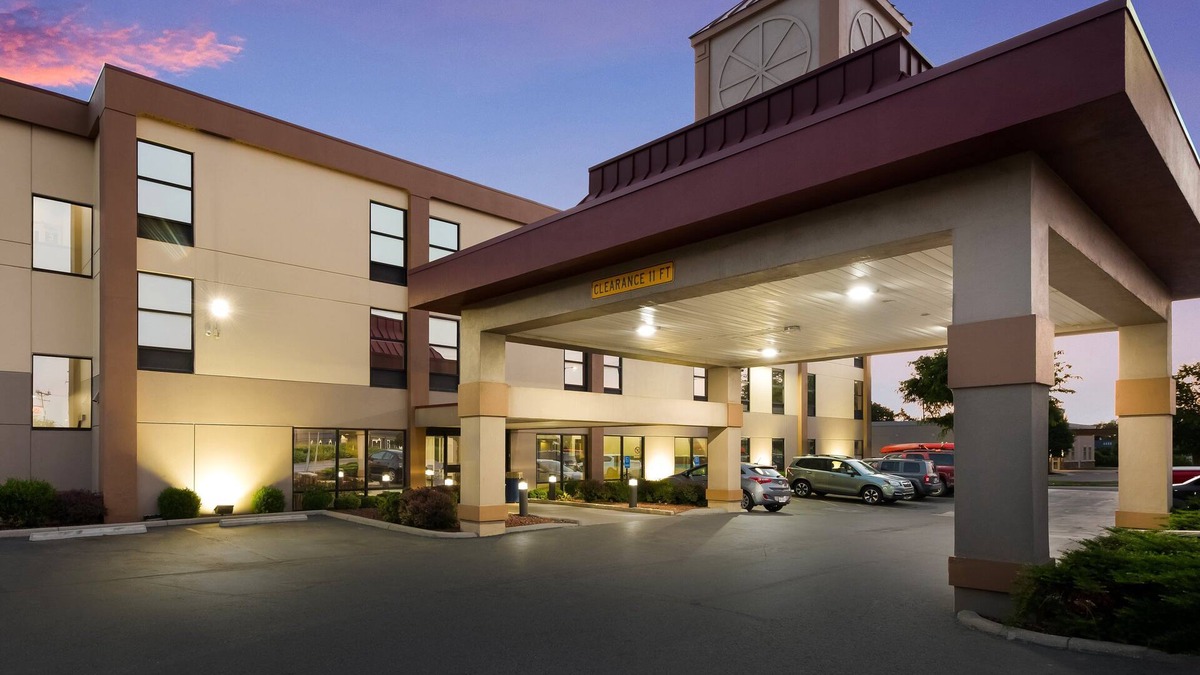 Lincoln Village Hotel | Red Roof Inn & Suites Columbus - West Broad