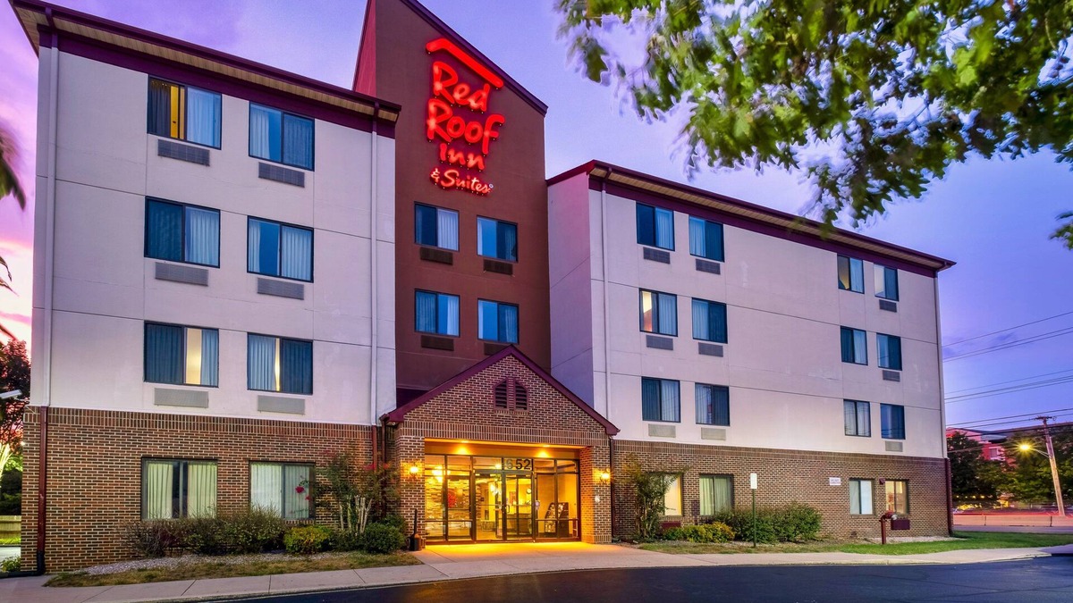 Dover Hotel | Red Roof Inn & Suites Dover Downtown