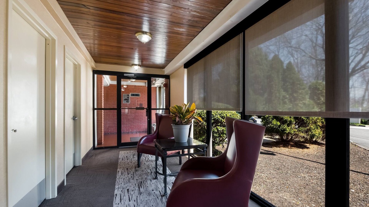 Yorkshire Hotel | Red Roof Inn & Suites Newark - University