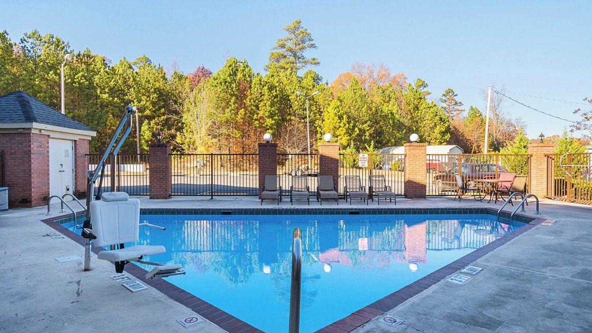 Scottsboro Hotel | Red Roof Inn & Suites Scottsboro