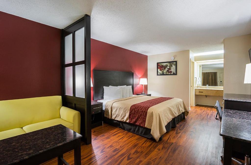 Scottsboro Hotel | Red Roof Inn & Suites Scottsboro