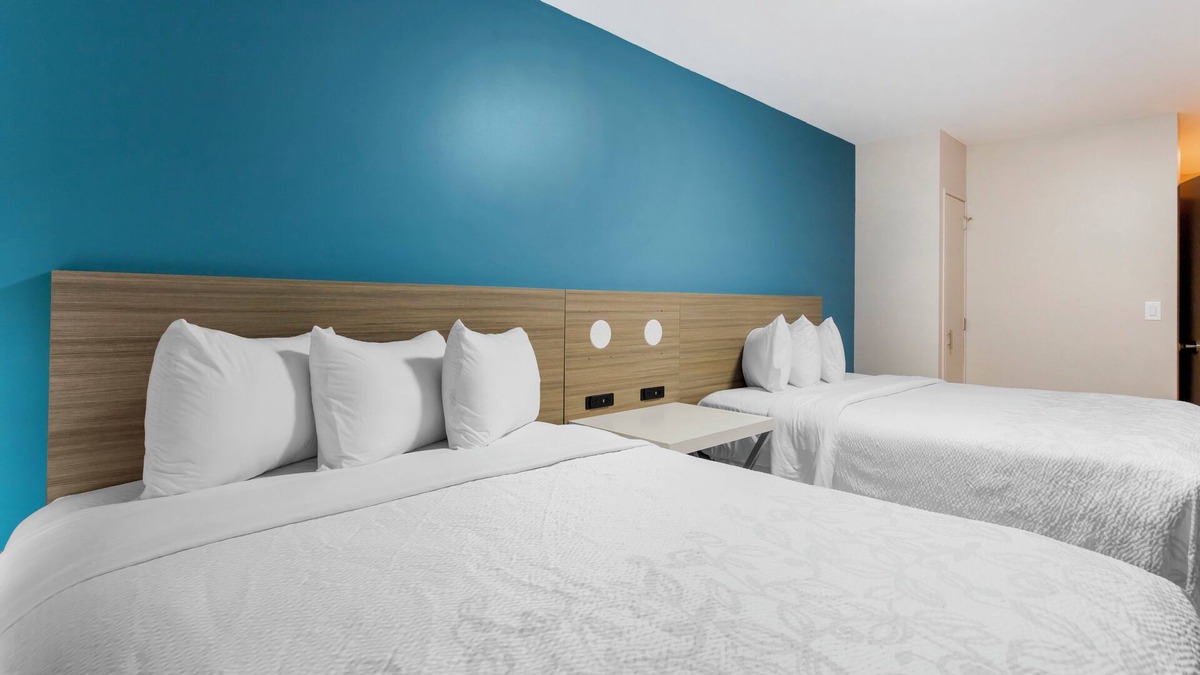 Ditmas Park Hotel | Red Roof PLUS+ Brooklyn - Flatbush Ave