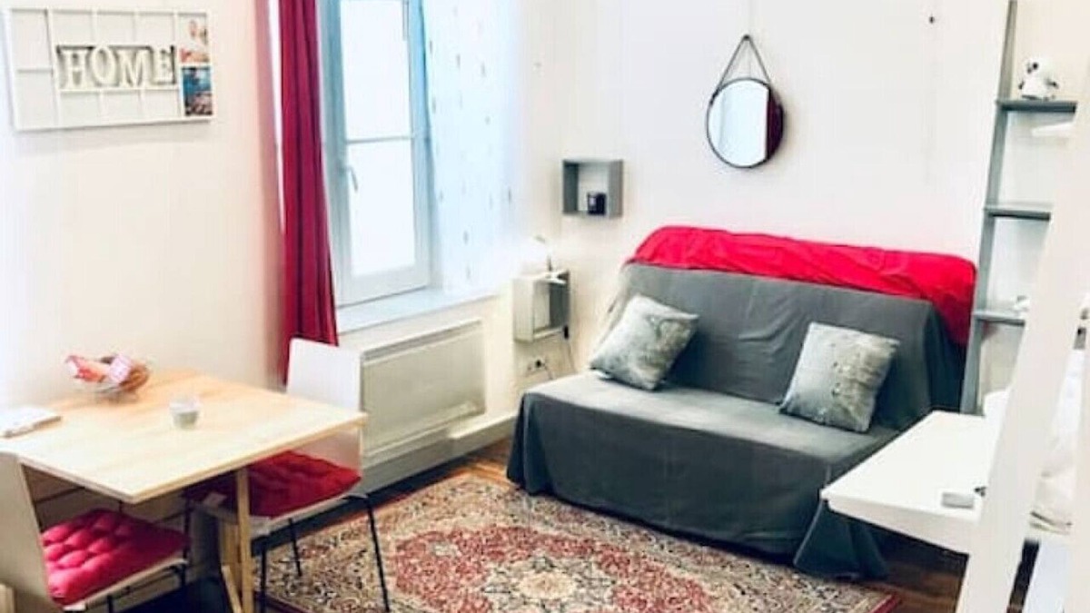 Fontainebleau Condo | Red - The Studio Castle in middle of Fontainebleau